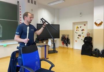 Spotkanie z policjantem klas 1-3