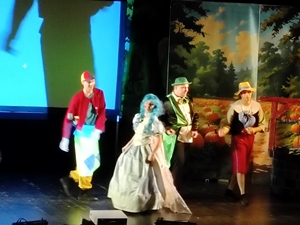 Wycieczka przedszkolaków na spektakl teatralny