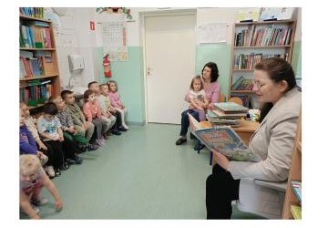 Wizyta w bibliotece najmłodszej grupy