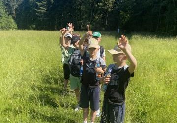Spacer do lasu na zakończenie trzeciej klasy